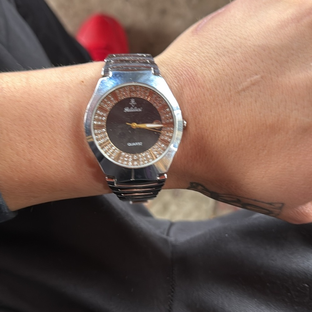 Silver and Gold Men's Quartz Watch - Picture 5 of 5